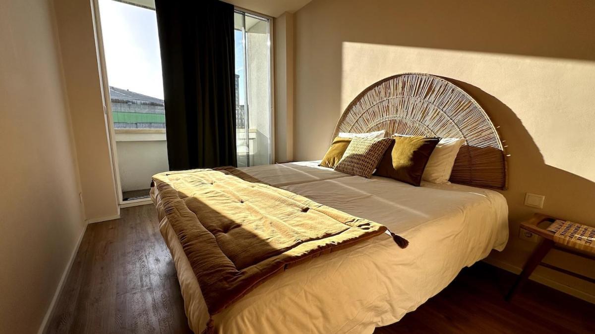 - With Ac, Parking And Balcony * Oporto
