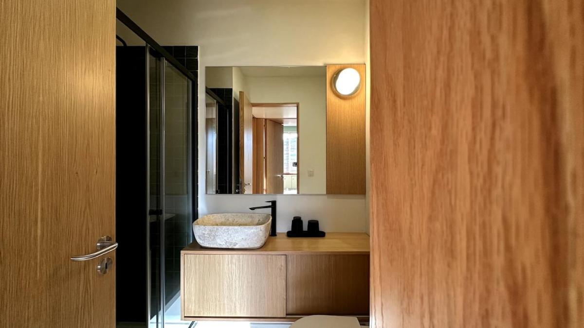 - With Ac, Parking And Balcony Oporto