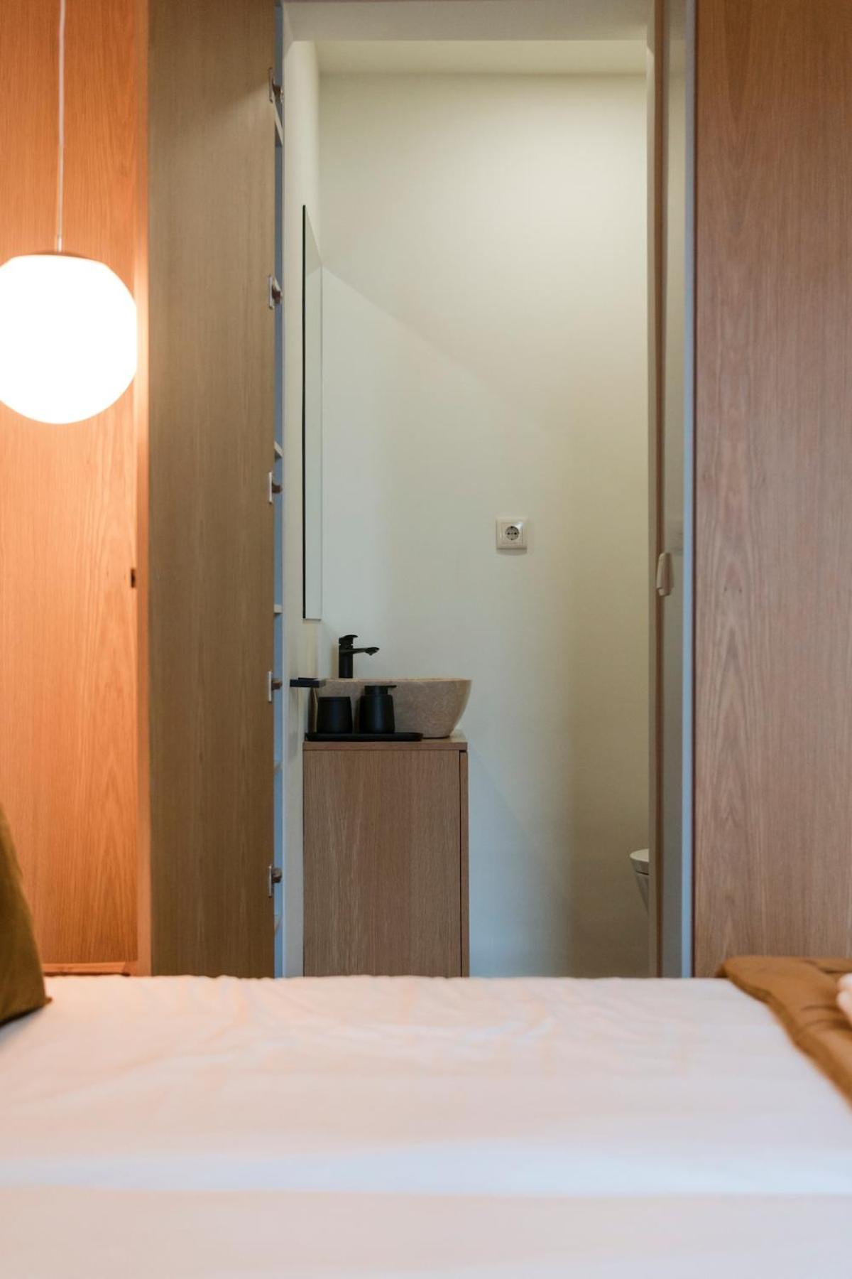 Appartement - With Ac, Parking And Balcony