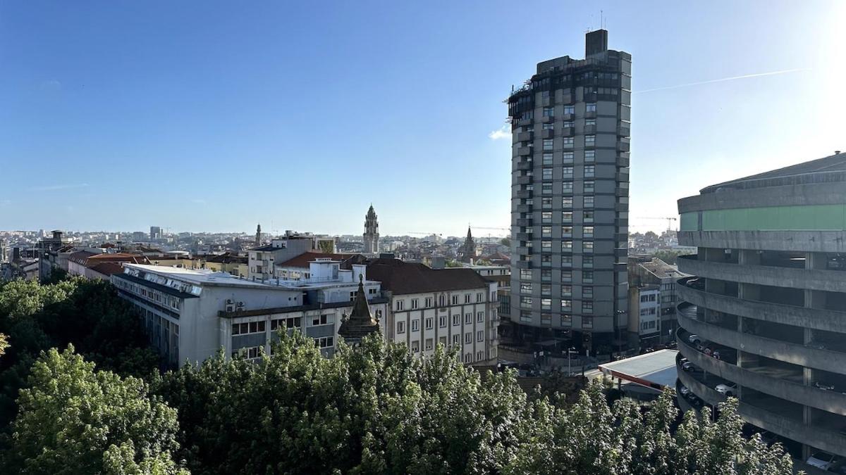 Appartement - With Ac, Parking And Balcony